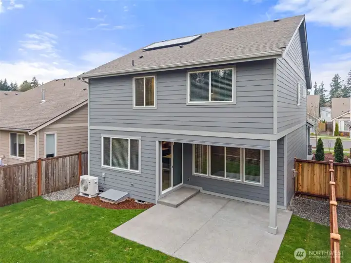 Beautifully landscaped fully fenced yard. Beautifully landscaped fully fenced yard.
