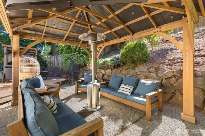 Low-maintenance landscaping on the slope keeps things easy - or is ready for some terraced garden beds! Low-maintenance landscaping on the slope keeps things easy - or is ready for some terraced garden beds!