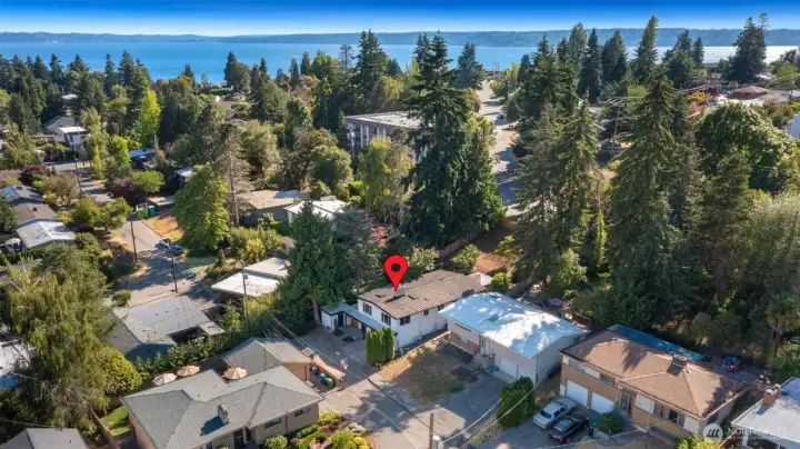 Ideal location, on a dead-end cul-de-sac, and still just blocks from Puget Sound! Ideal location, on a dead-end cul-de-sac, and still just blocks from Puget Sound!
