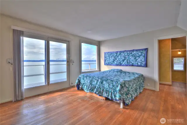 Large main bedroom