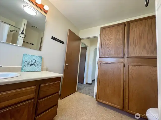 Full bath on main level.