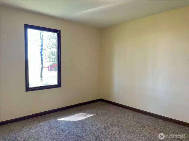 Middle bedroom