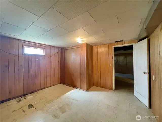 Possible 4th bedroom.