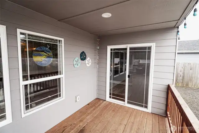 Door into the primary bedroom.