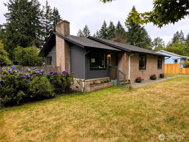 Welcome home to #2407 Elliott Ave NW, Olympia, WA 98502