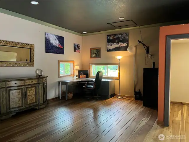 20x30 Private Studio