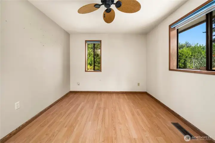 2nd bedroom.