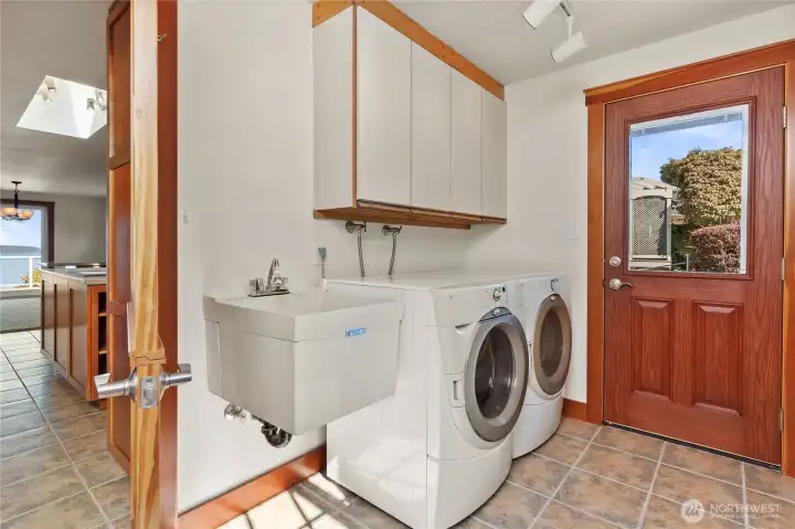 utility/Mud room behind kitchen