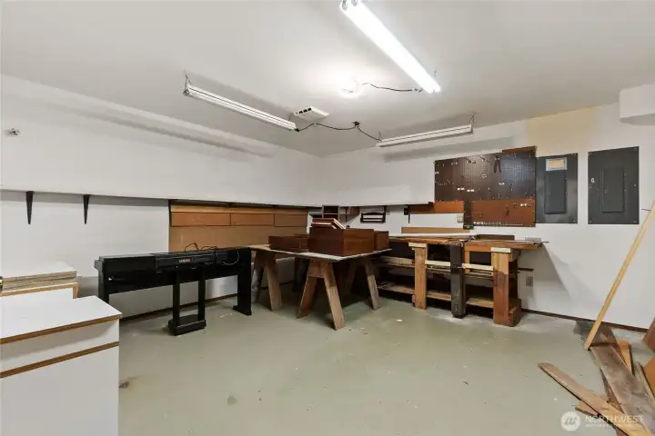 workshop space/office/bonus room