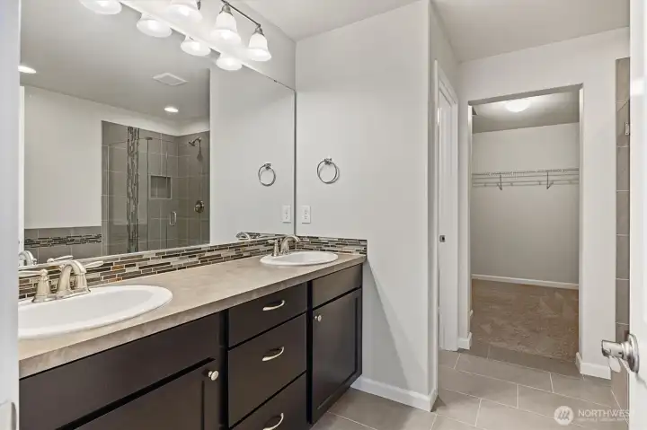 Primary suite features a 5-piece bath and large walk-in closet