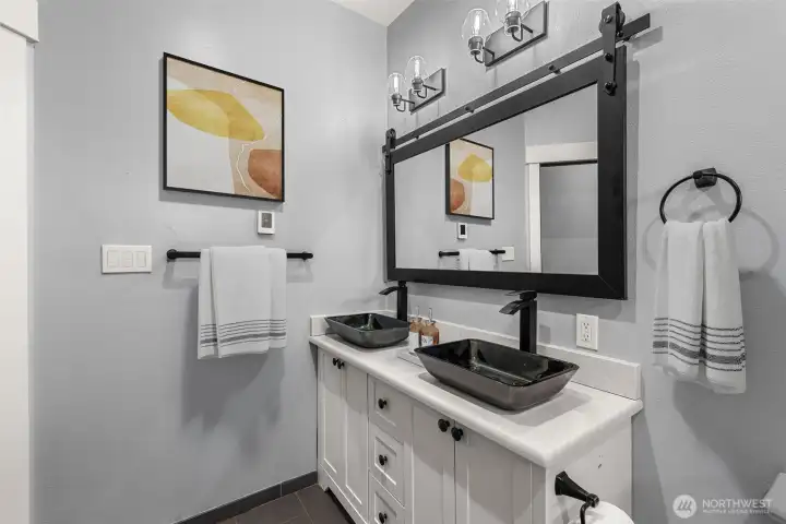 Virtually Staged Full Guest Bath