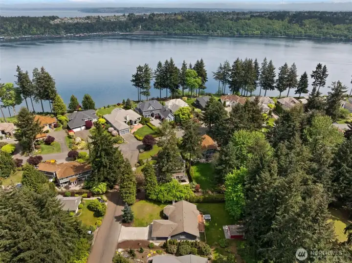 5 minutes to Tacoma, walk to PenMet Park Rec Center, and Cushman Trail!