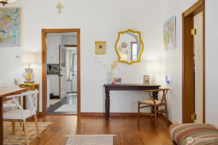 Enough space in the dining room to set-up a desk.
