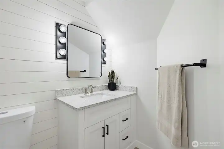 Beautiful full bath Beautiful full bath