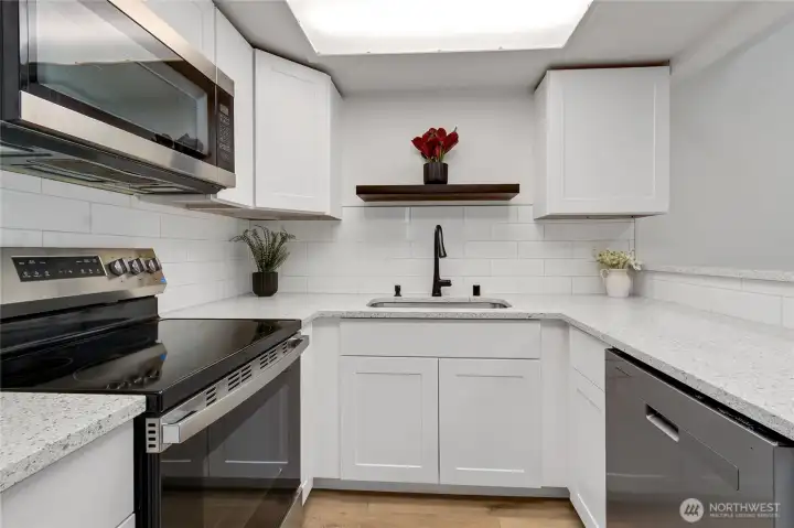 Nice new kitchen with stainless appliances and quartz countert tops. Nice new kitchen with stainless appliances and quartz countert tops.