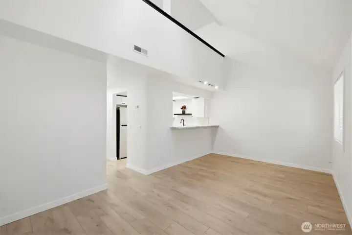 Living area, lot's of natural light. Living area, lot's of natural light.