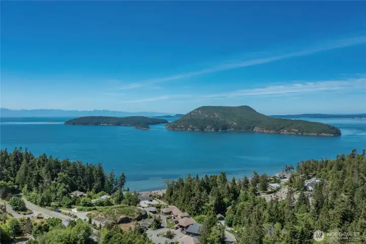 Kayak, sport fish, sail, motor cruise... a world of Ocean adventures at your doorstep and Anacortes ammenities less than15 mins away. Kayak, sport fish, sail, motor cruise... a world of Ocean adventures at your doorstep and Anacortes ammenities less than15 mins away.