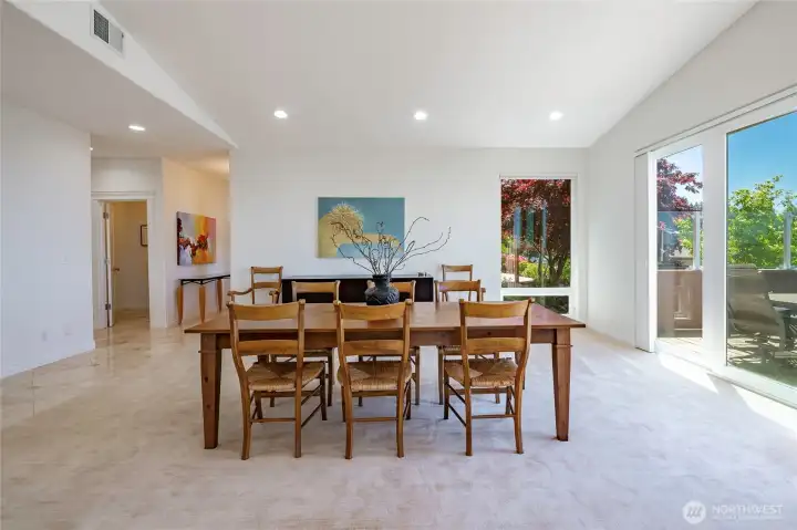 Versatile dining area will accommodate most any dining arrangement Versatile dining area will accommodate most any dining arrangement