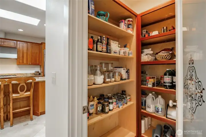 Walk-in Pantry Walk-in Pantry