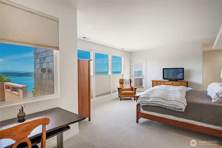 Spacious primary bedroom with VERY dreamy big views Spacious primary bedroom with VERY dreamy big views