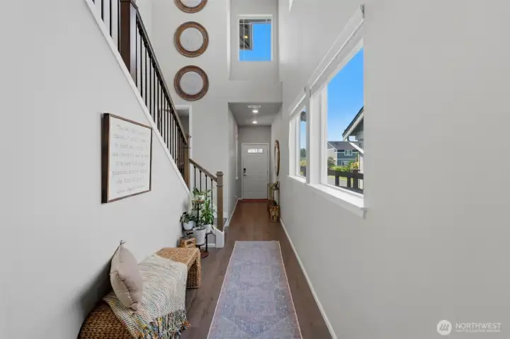 Vaulted hallway upon entry!