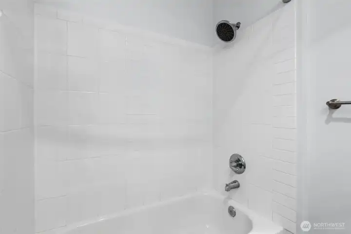 Bathtub in second bath