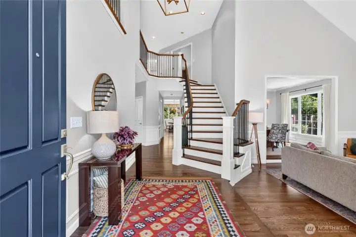 2-Story Entry w/ rich hardwood floors 2-Story Entry w/ rich hardwood floors