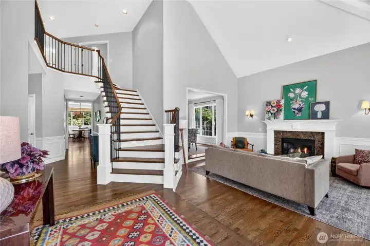 2-Story Entry w/ rich hardwood floors 2-Story Entry w/ rich hardwood floors