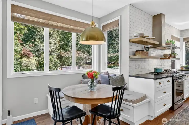 Eat-in Kitchen w/ built-in seating Eat-in Kitchen w/ built-in seating