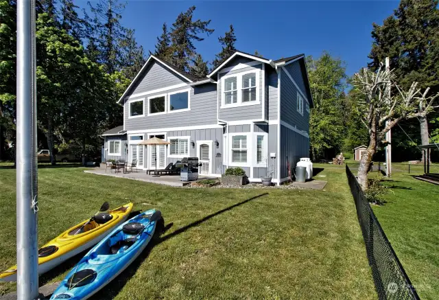 Tidy, low maintenance grass yard, save your time for beach and boating.