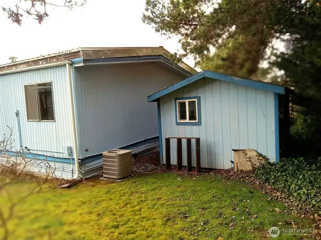 Back of house. Heat pump does not work.