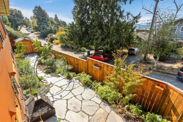 Professionally landscaped west side courtyard with privacy fencing.