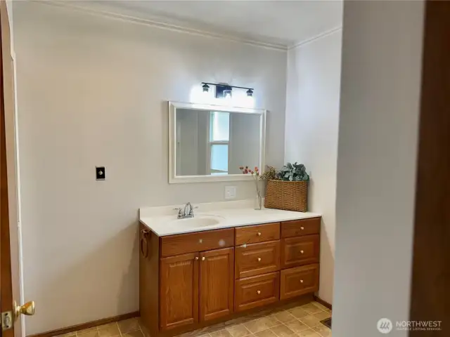 Spacious Full Bath