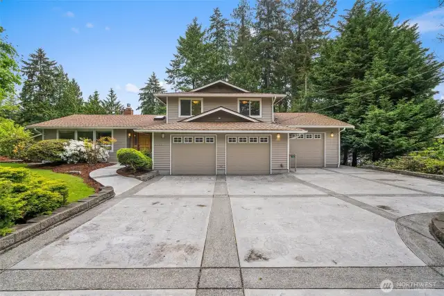 Large driveway with custom concrete