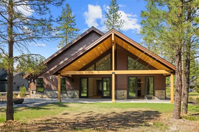 This beautiful covered porch adds 791 additional square footage!