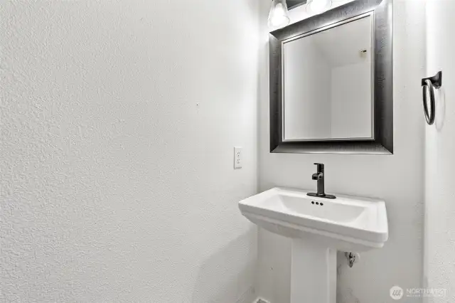 Main floor 1/2 bath