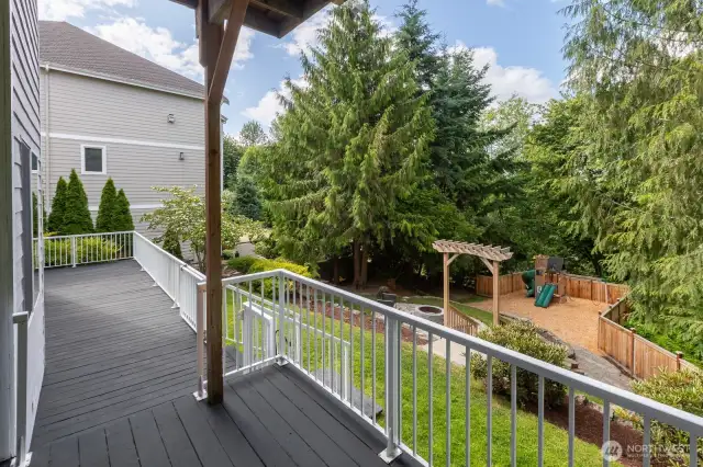 Downstairs very large deck