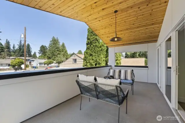 Beautiful covered deck!