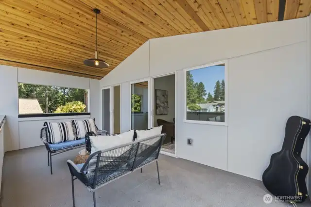 Beautiful covered deck!