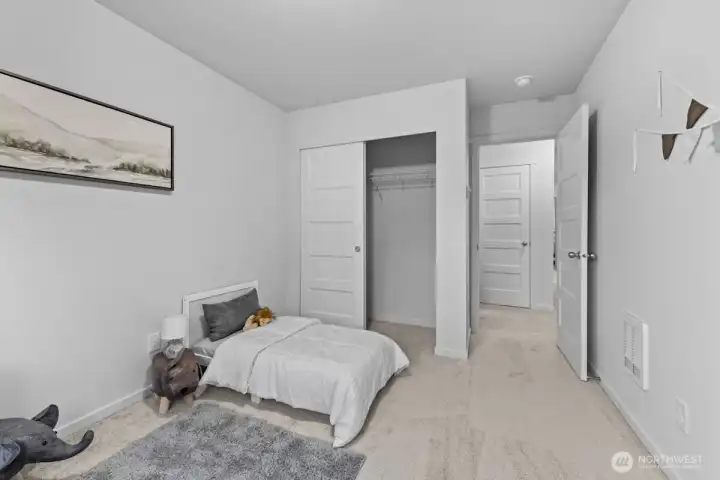 Photographs are for illustrative purposes only. Features, finishes, interior/exterior colors, landscaping and floorplan shown may vary from actual homes built.