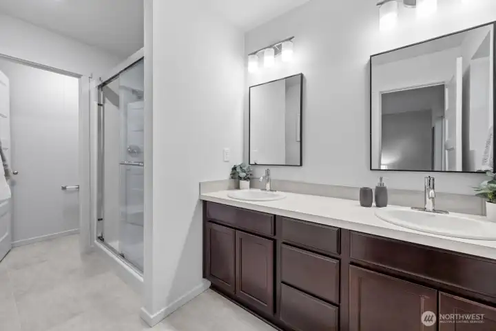 Photographs are for illustrative purposes only. Features, finishes, interior/exterior colors, landscaping and floorplan shown may vary from actual homes built.