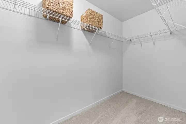 Photographs are for illustrative purposes only. Features, finishes, interior/exterior colors, landscaping and floorplan shown may vary from actual homes built.