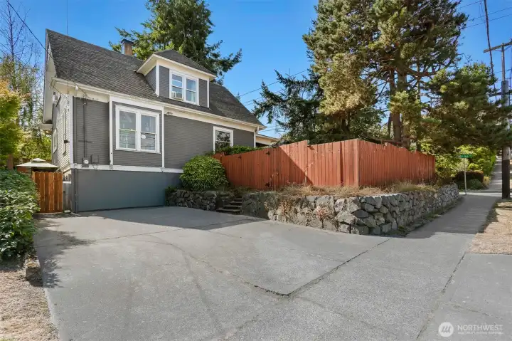 Uncovered parking W Emerson St