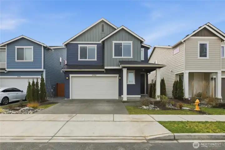Beautiful FIVE bedroom Marysville home, only 2 years old~