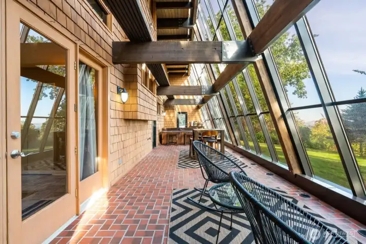 Atrium with seating area to enjoy the sunrise
