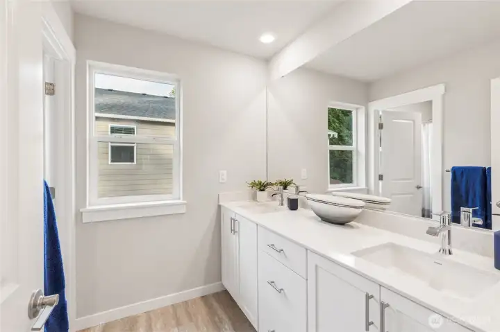 Photo's are for representational purposes only. Colors and finishes may differ.