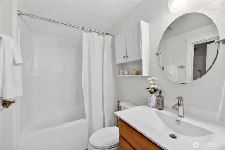 Back Unit Full Bath Back Unit Full Bath