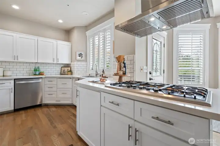 Every detail has been thoughtfully considered, from double ovens to premium convenience features.