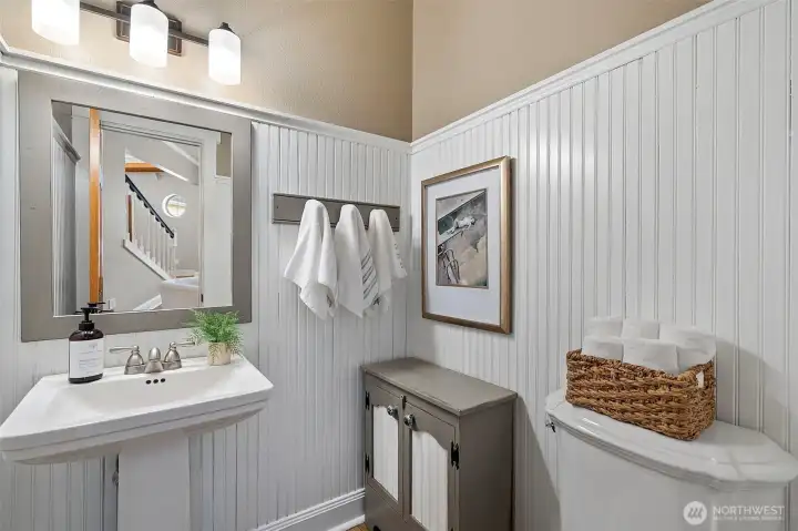 Powder room on the main.