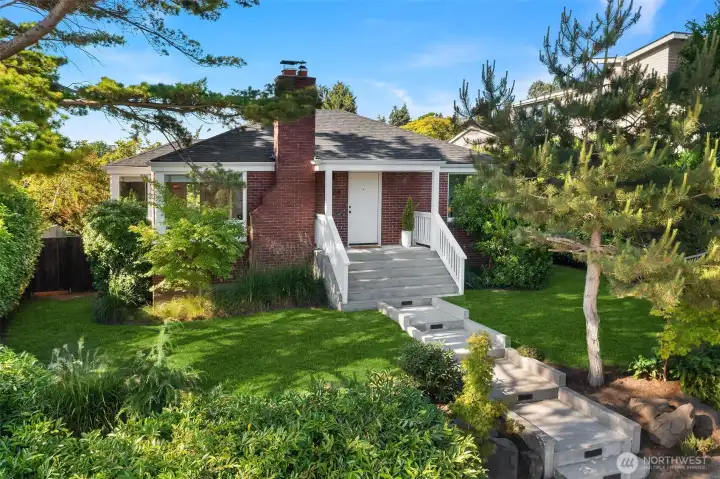 Reach out to the helpful listing agent to set up your private viewing!